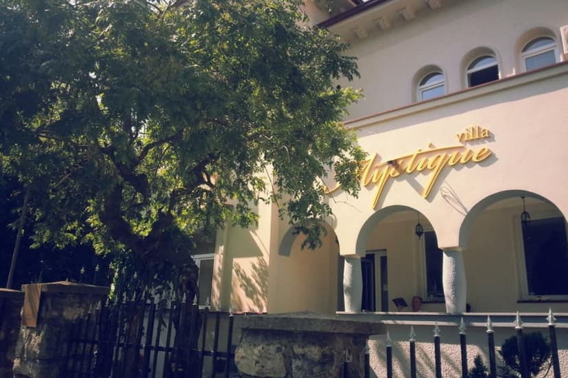 Villa Mystique