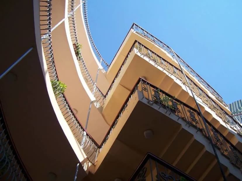 Eiffel Hotel