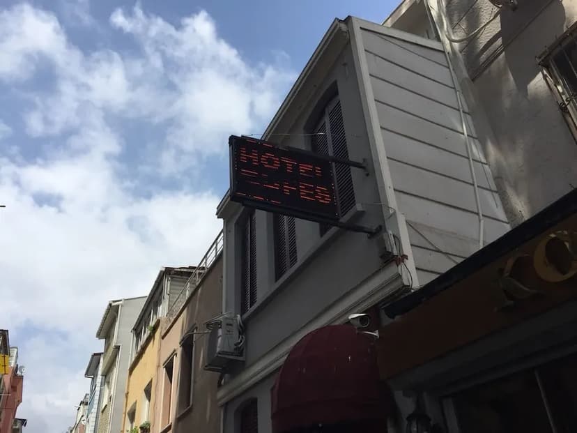 Bufes Hotel