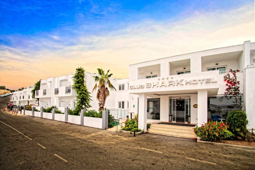Shark Club Hotel