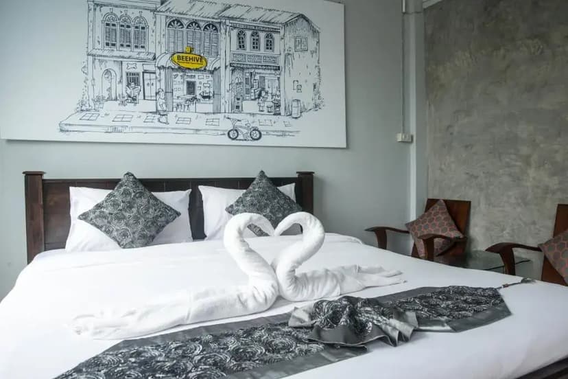 Beehive Phuket Old Town - Hostel